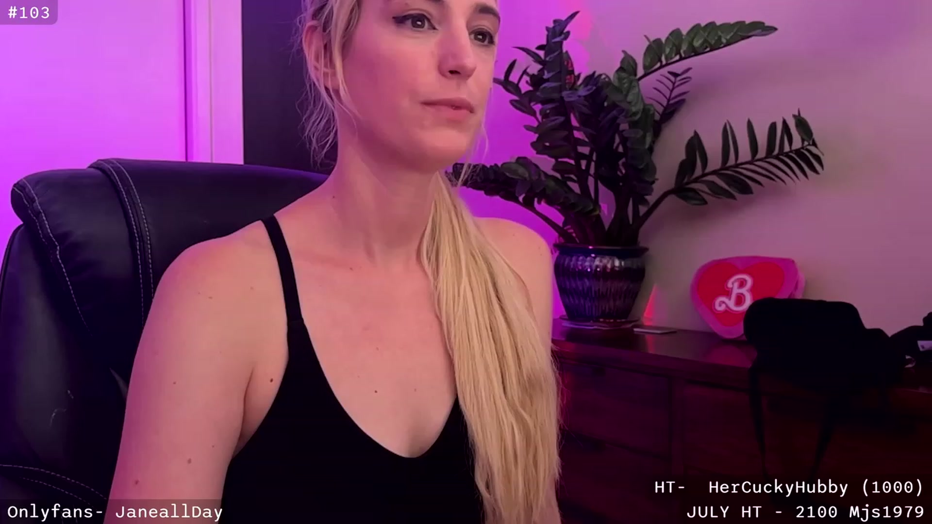 Gallery image thumbnail from JaneAllDay's myfreecams stream on, 07/28/2023, 04:28 image 13 of 20