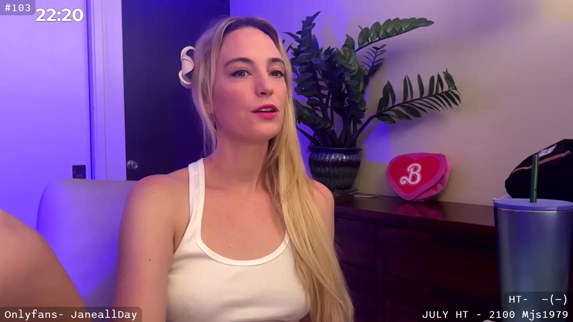 Gallery image thumbnail from JaneAllDay's myfreecams stream on, 07/30/2023, 04:04 image 7 of 20