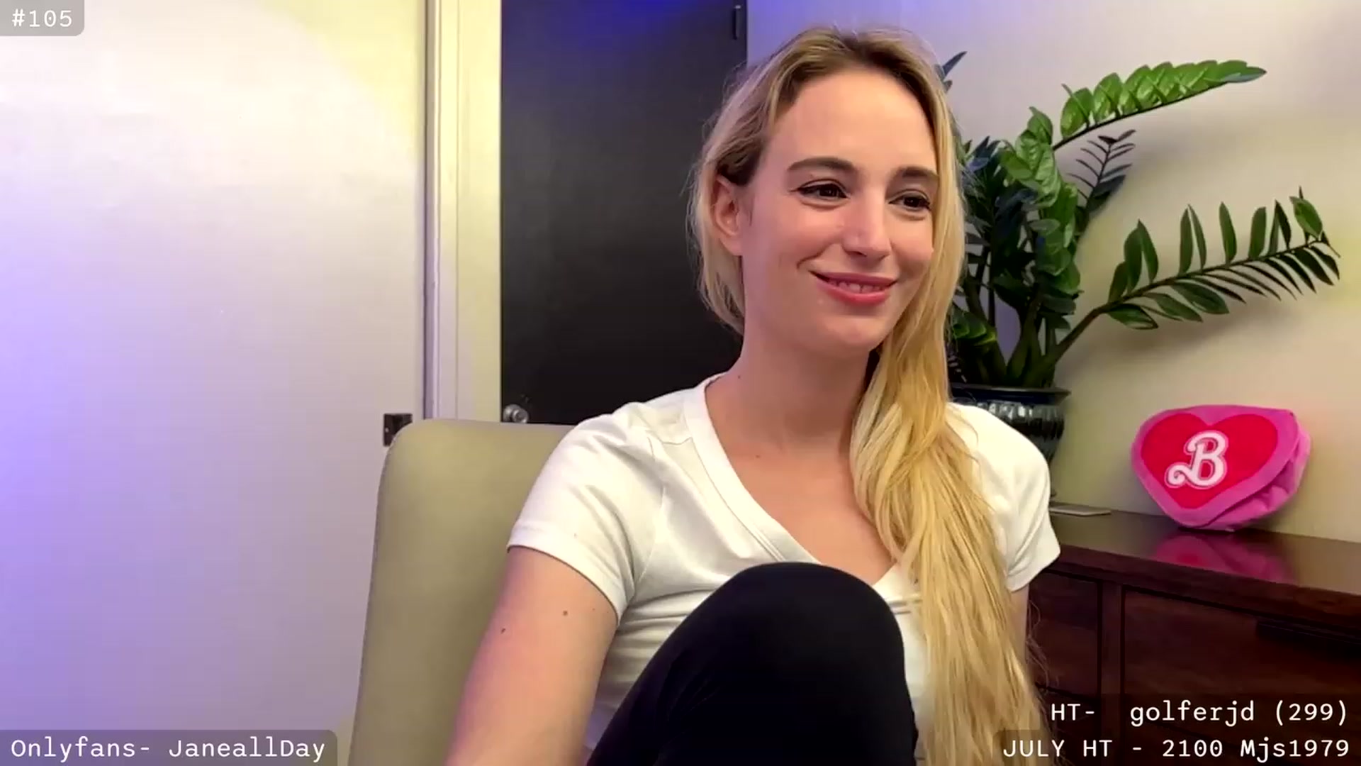 Gallery image thumbnail from JaneAllDay's myfreecams stream on, 07/31/2023, 02:47 image 15 of 20