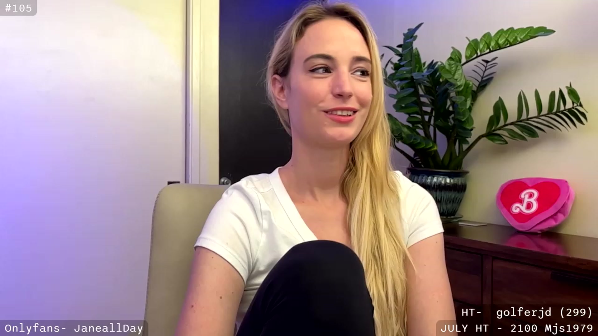 Gallery image thumbnail from JaneAllDay's myfreecams stream on, 07/31/2023, 02:47 image 13 of 20