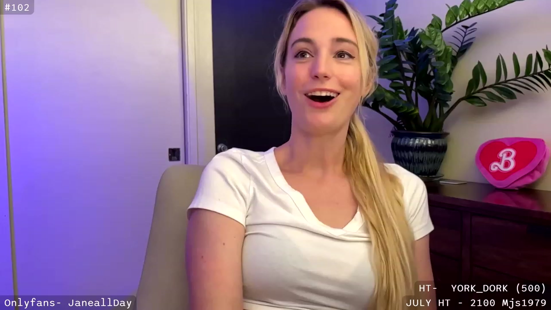 Gallery image thumbnail from JaneAllDay's myfreecams stream on, 07/31/2023, 04:15 image 16 of 20