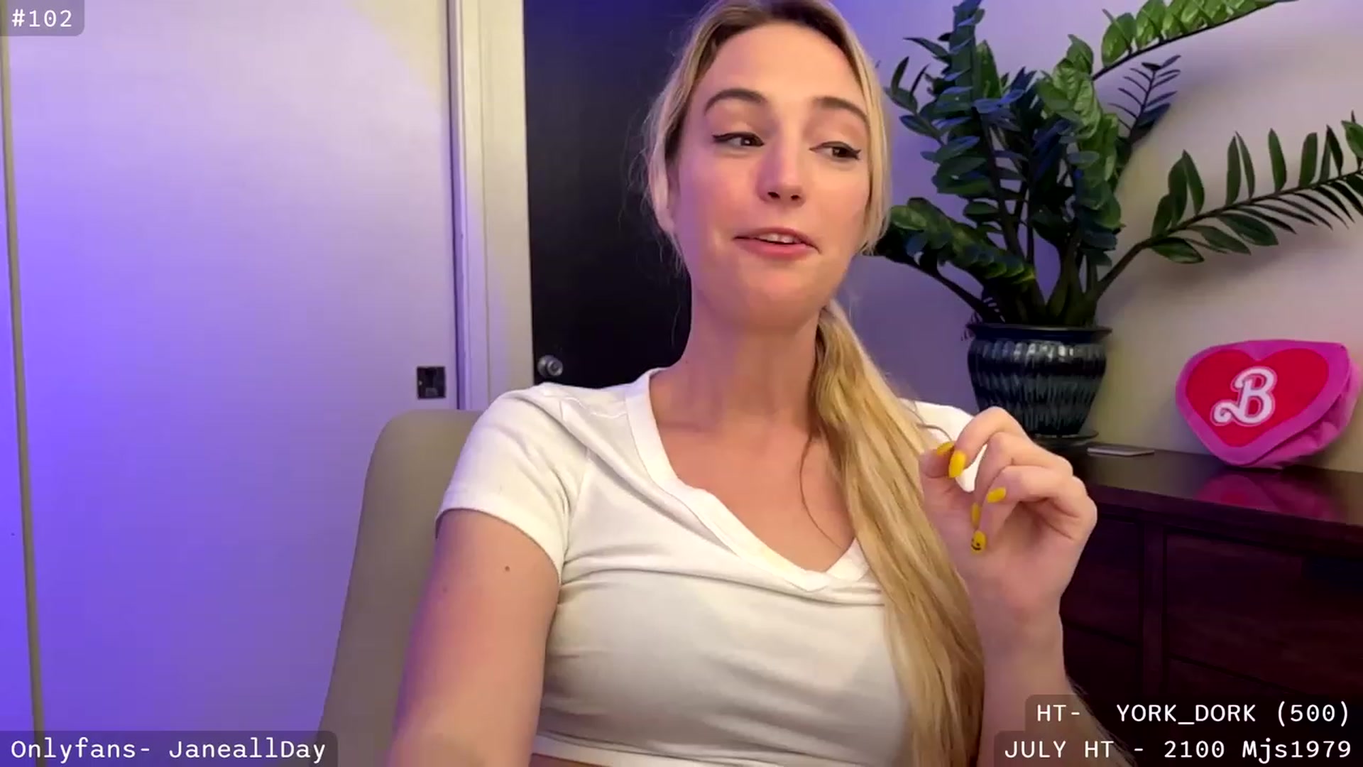 Gallery image thumbnail from JaneAllDay's myfreecams stream on, 07/31/2023, 04:15 image 17 of 20