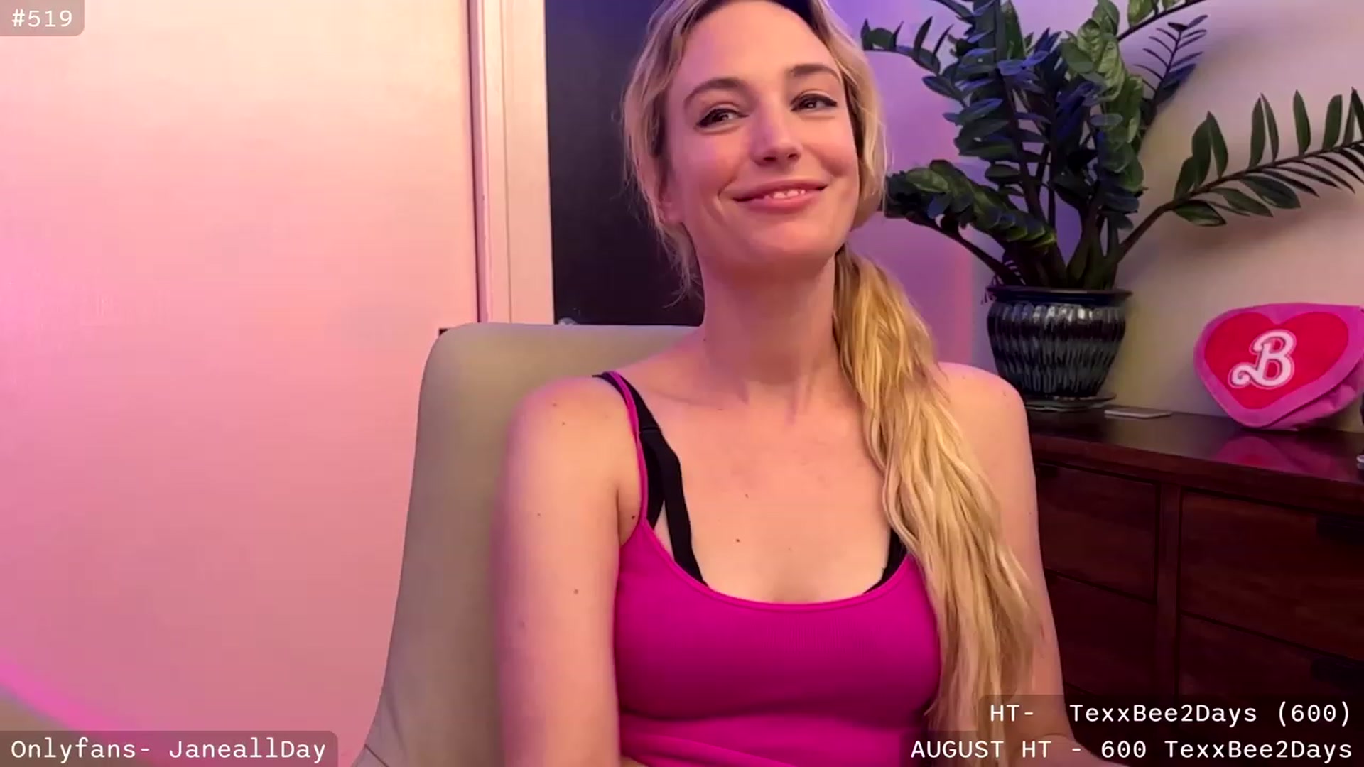 Gallery image thumbnail from JaneAllDay's myfreecams stream on, 08/03/2023, 01:08 image 19 of 20