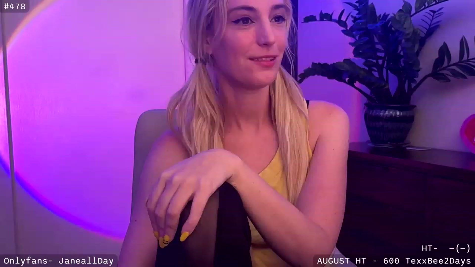 Gallery image thumbnail from JaneAllDay's myfreecams stream on, 08/05/2023, 04:35 image 10 of 20