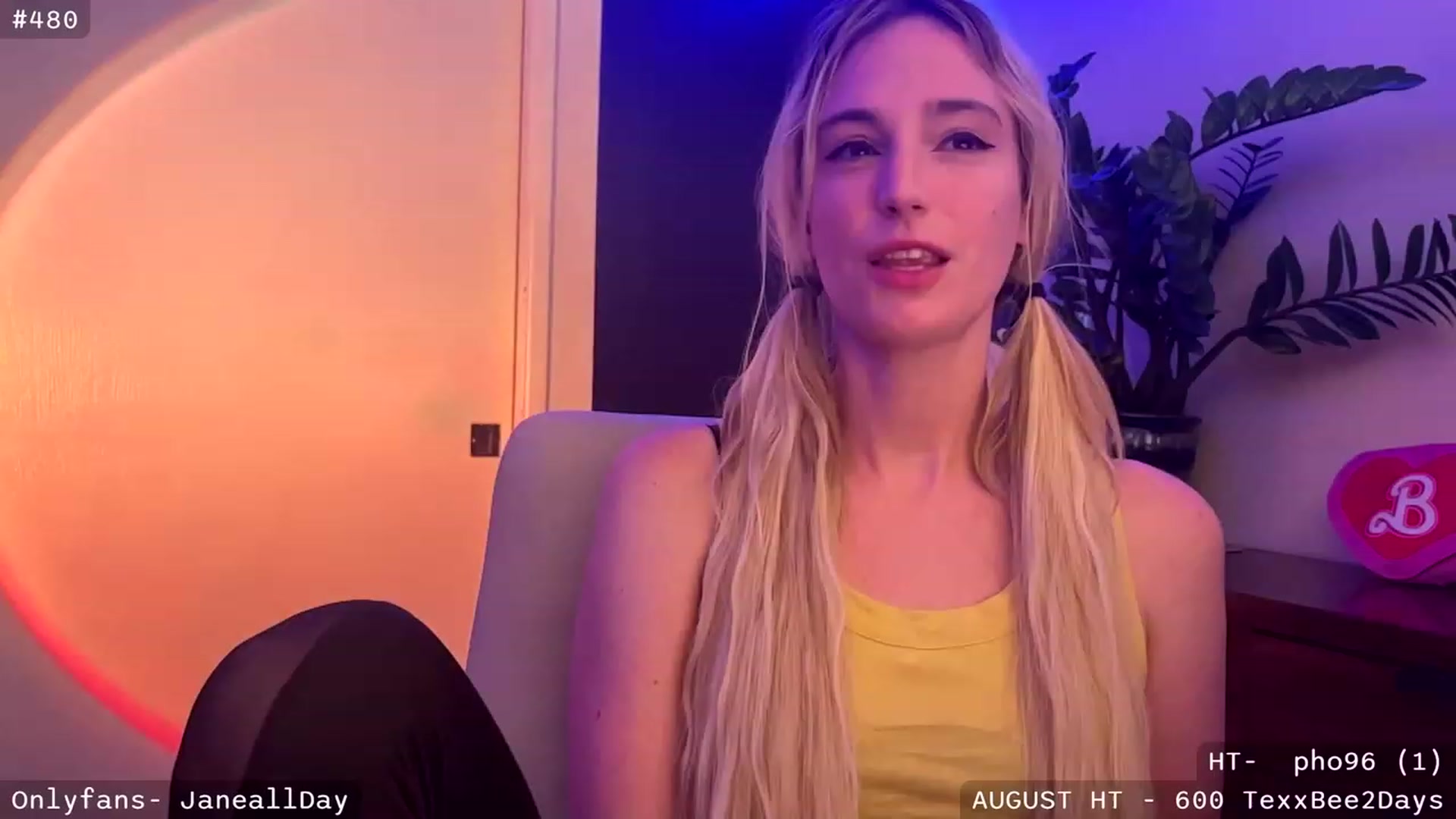 Gallery image thumbnail from JaneAllDay's myfreecams stream on, 08/05/2023, 04:35 image 18 of 20