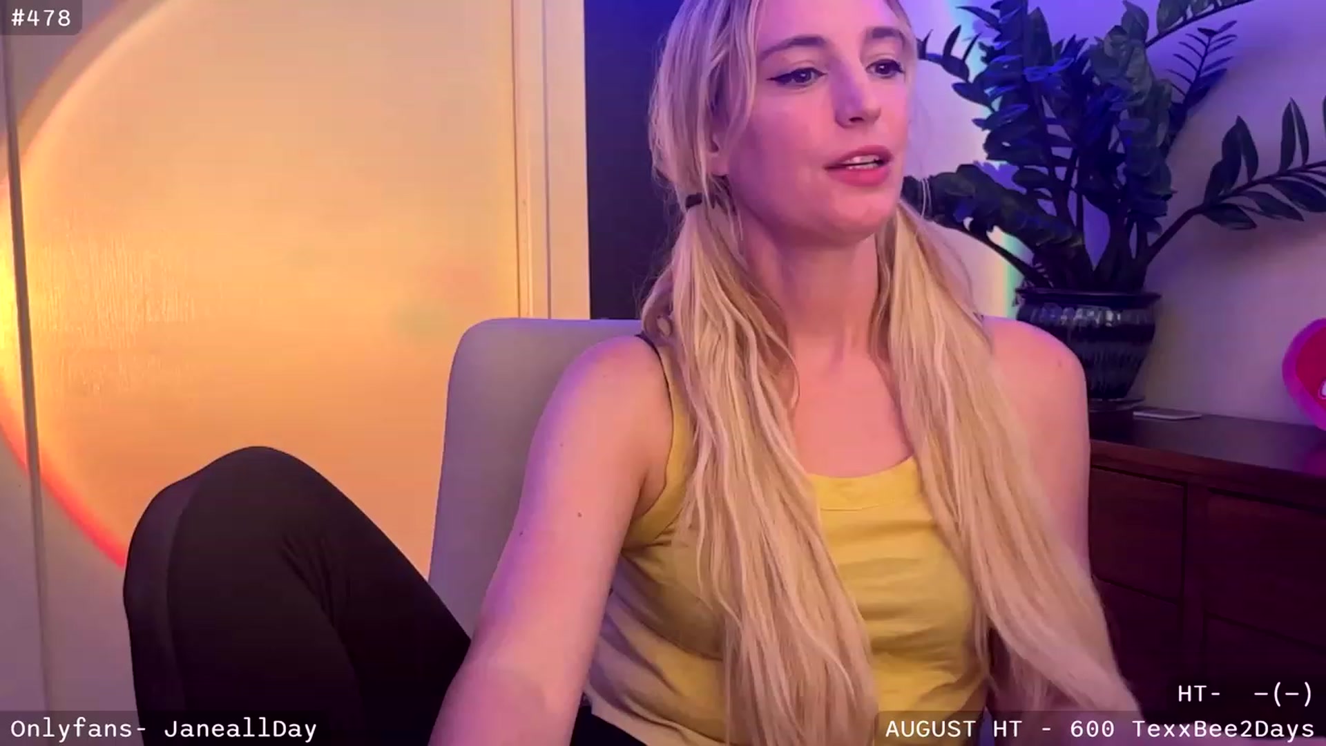 Gallery image thumbnail from JaneAllDay's myfreecams stream on, 08/05/2023, 04:35 image 12 of 20