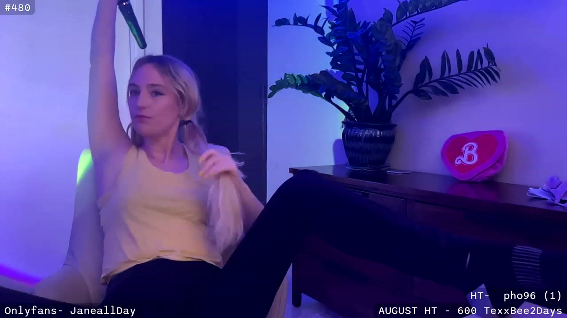 Gallery image thumbnail from JaneAllDay's myfreecams stream on, 08/05/2023, 04:35 image 20 of 20