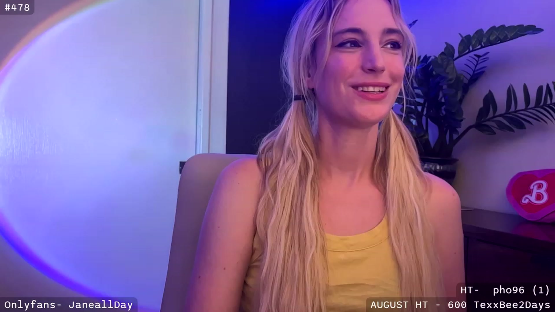 Gallery image thumbnail from JaneAllDay's myfreecams stream on, 08/05/2023, 04:35 image 17 of 20