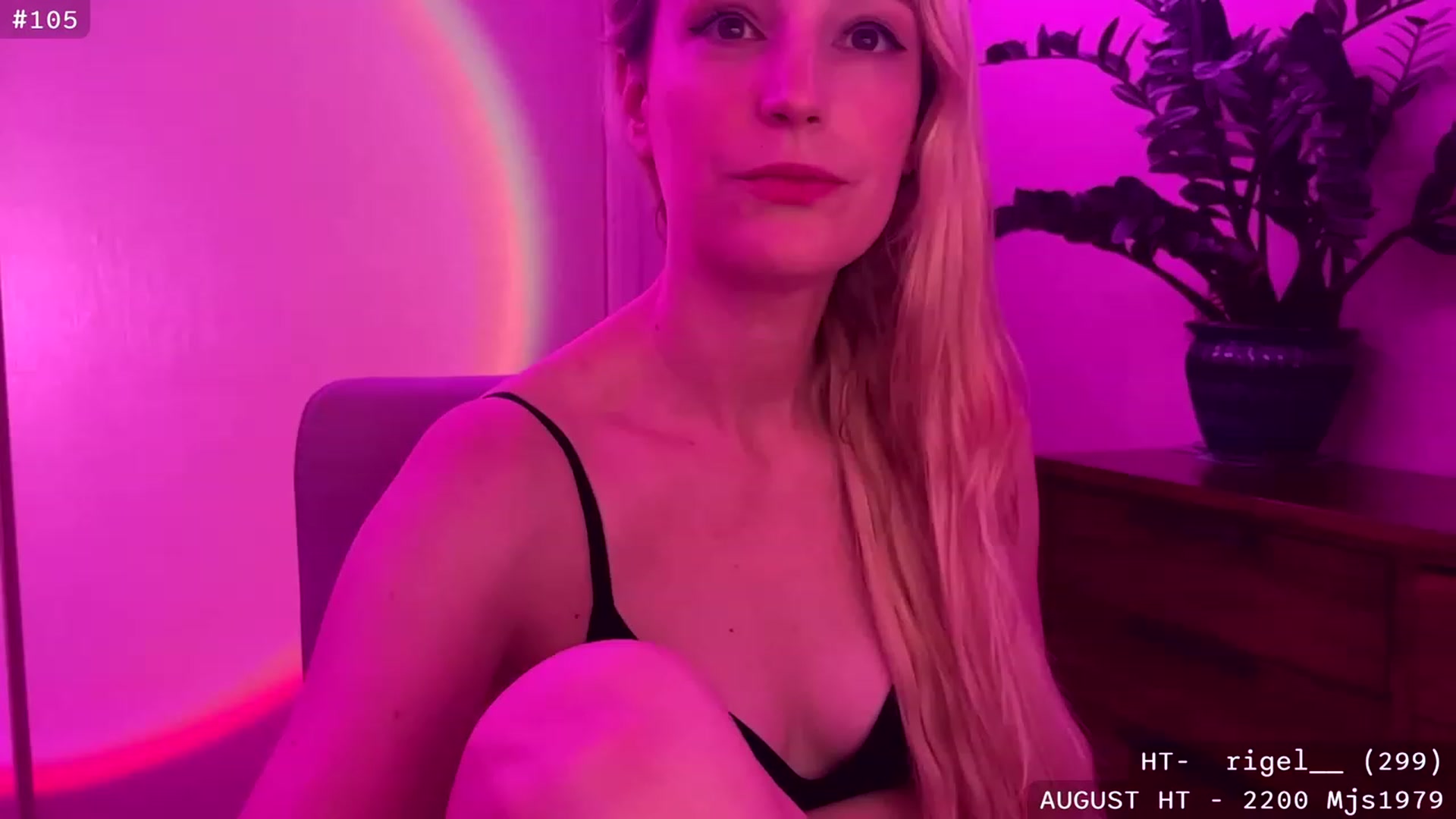 Gallery image thumbnail from JaneAllDay's myfreecams stream on, 08/25/2023, 05:54 image 18 of 20