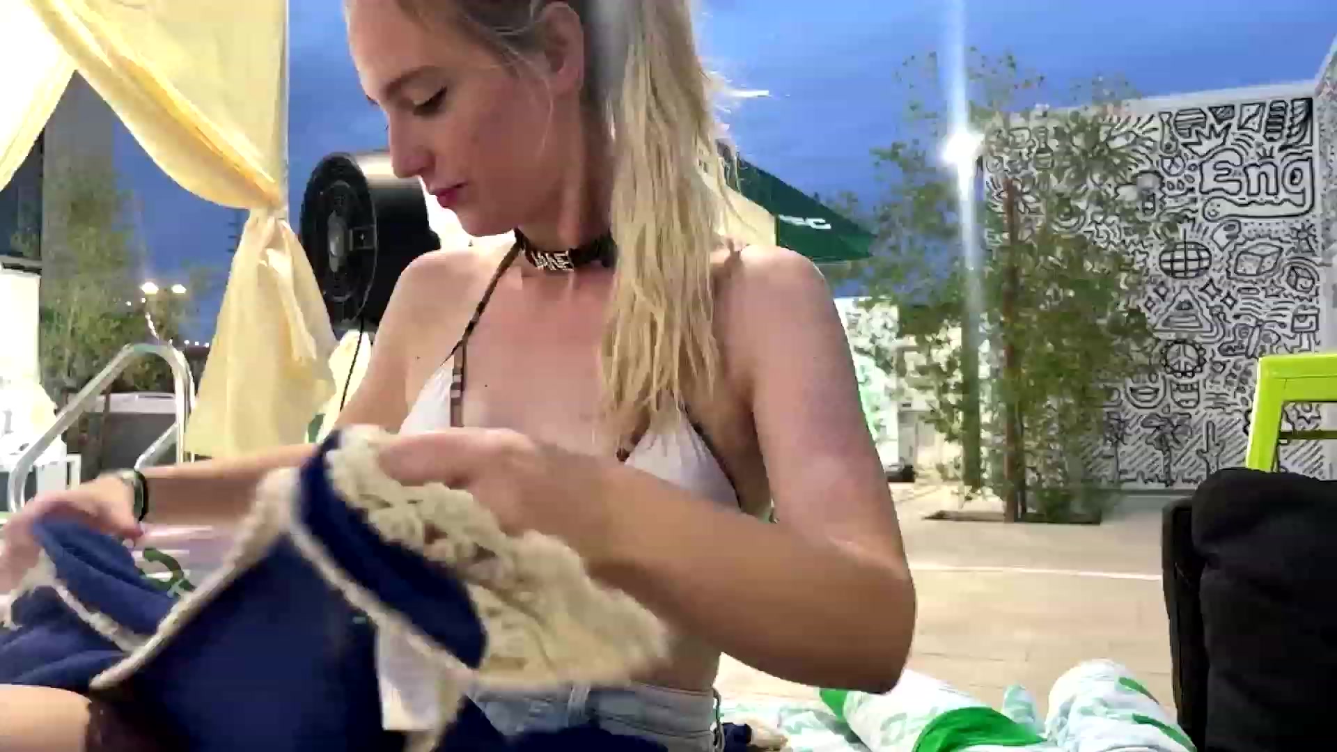 Gallery image thumbnail from JaneAllDay's myfreecams stream on, 10/10/2023, 01:40 image 10 of 20