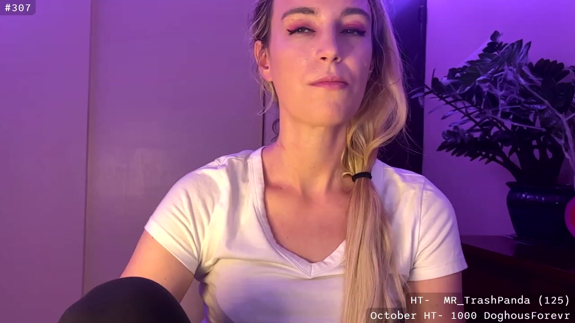Gallery image thumbnail from JaneAllDay's myfreecams stream on, 10/16/2023, 05:40 image 8 of 20