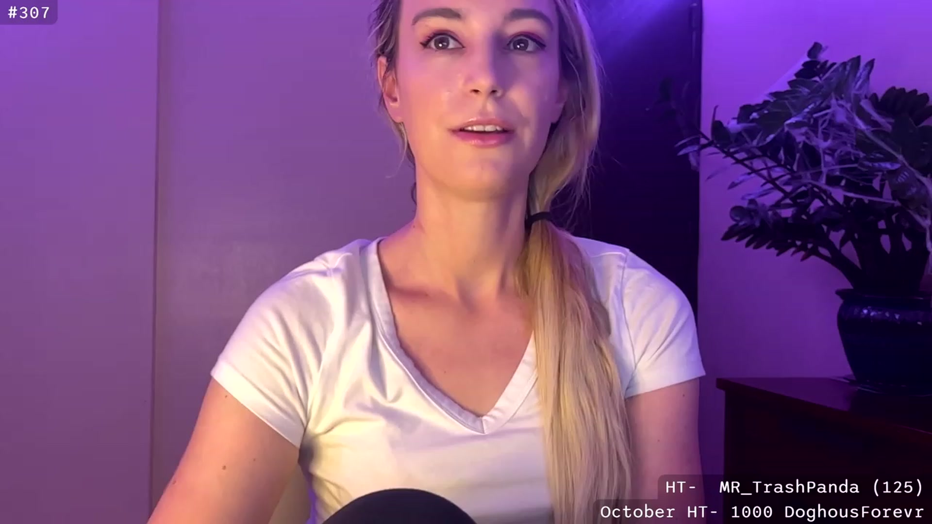 Gallery image thumbnail from JaneAllDay's myfreecams stream on, 10/16/2023, 05:40 image 6 of 20