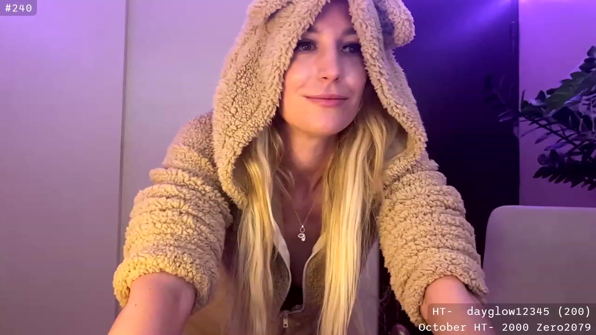 Gallery image thumbnail from JaneAllDay's myfreecams stream on, 10/29/2023, 04:17 image 4 of 20