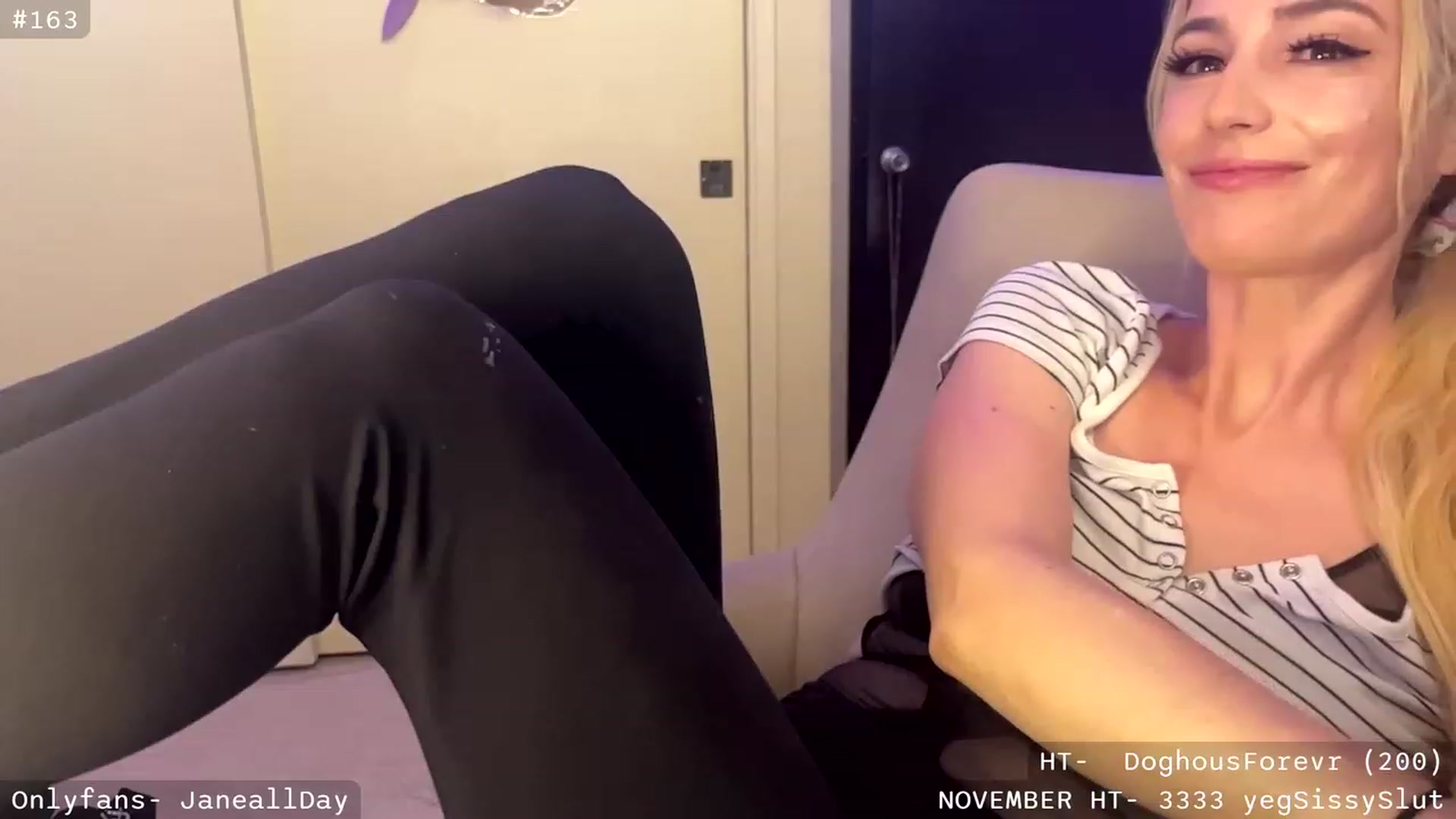 Gallery image thumbnail from JaneAllDay's myfreecams stream on, 11/19/2023, 03:10 image 11 of 20