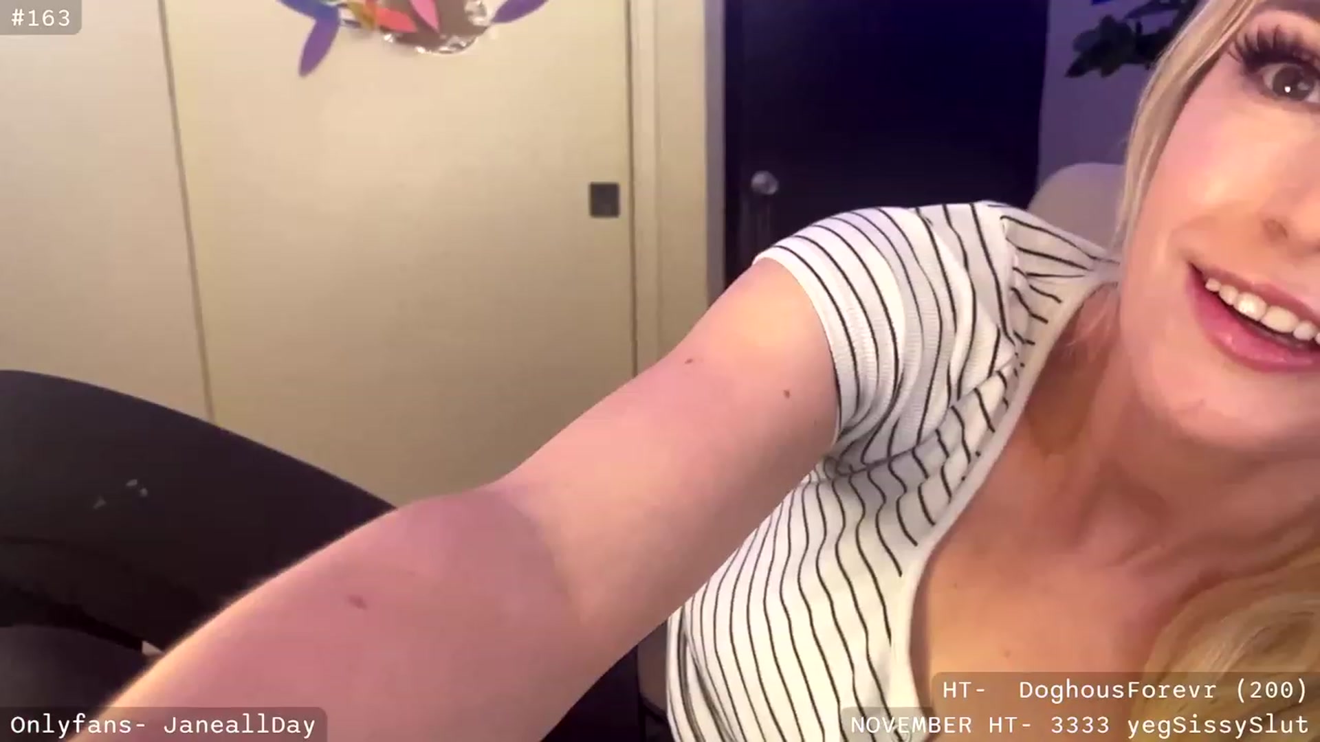 Gallery image thumbnail from JaneAllDay's myfreecams stream on, 11/19/2023, 03:10 image 10 of 20
