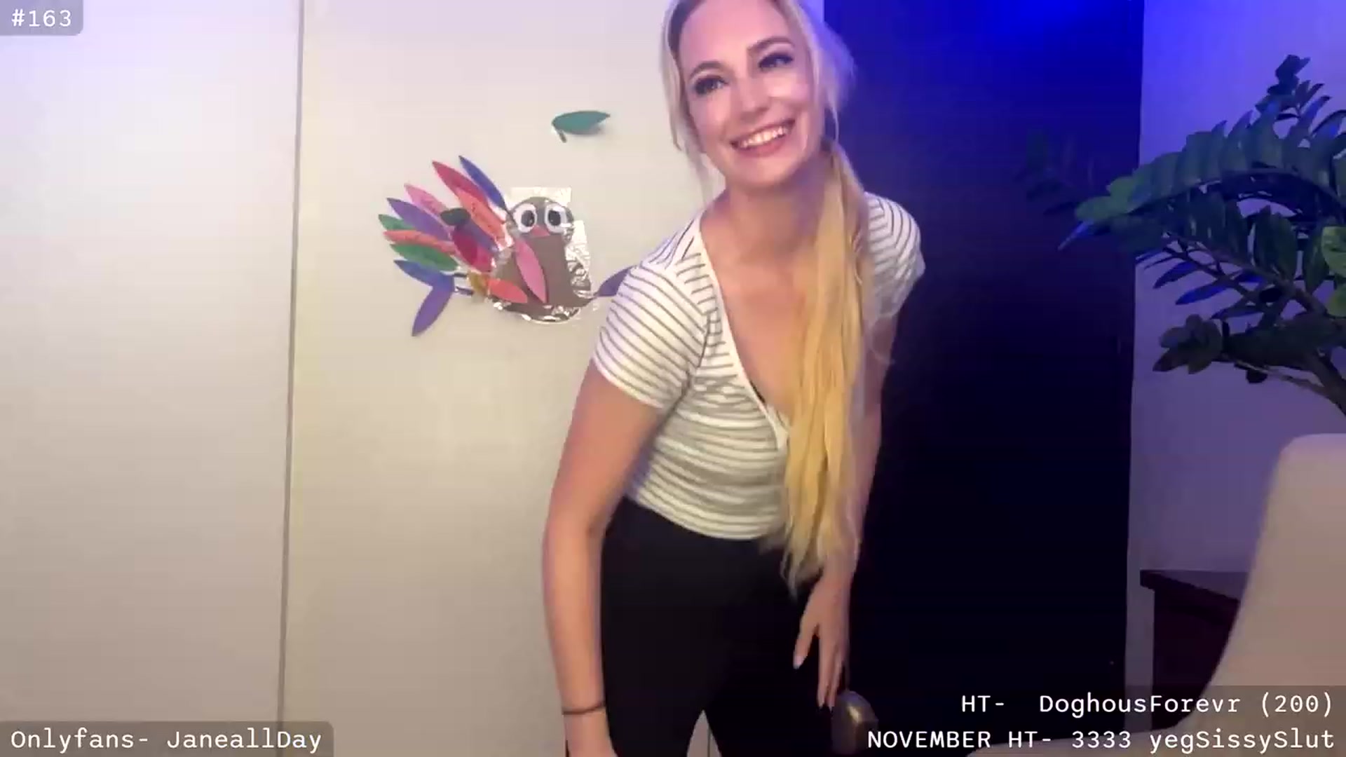 Gallery image thumbnail from JaneAllDay's myfreecams stream on, 11/19/2023, 03:10 image 1 of 20