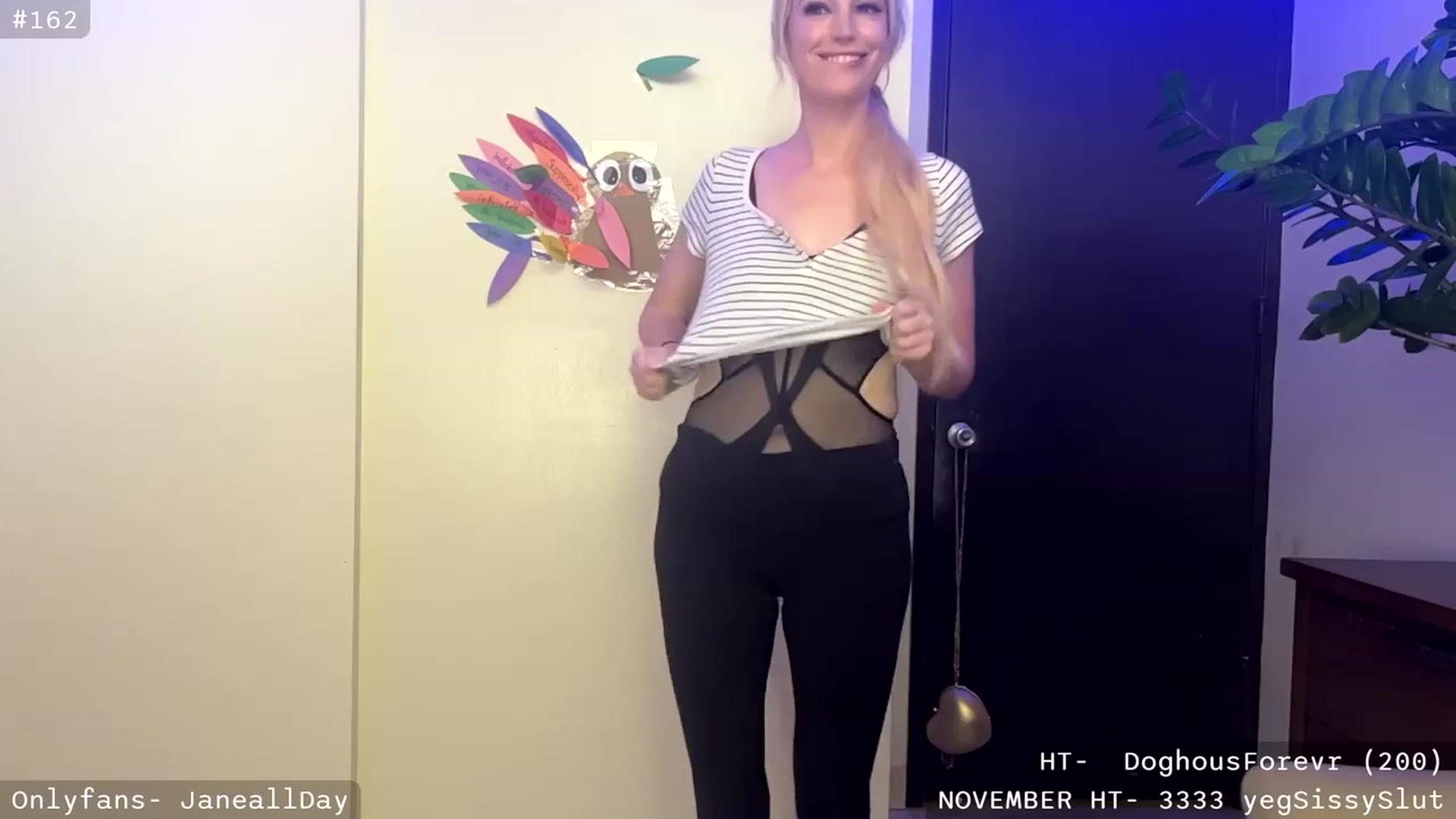 Gallery image thumbnail from JaneAllDay's myfreecams stream on, 11/19/2023, 03:10 image 15 of 20