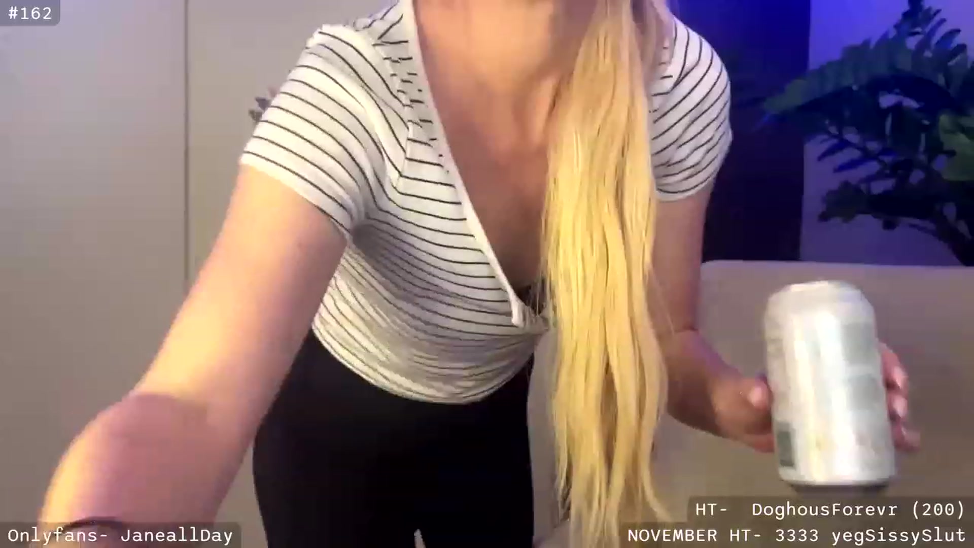Gallery image thumbnail from JaneAllDay's myfreecams stream on, 11/19/2023, 03:10 image 16 of 20