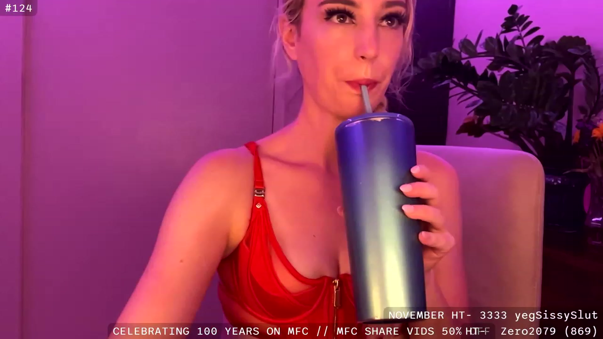 Gallery image thumbnail from JaneAllDay's myfreecams stream on, 11/25/2023, 05:11 image 2 of 20