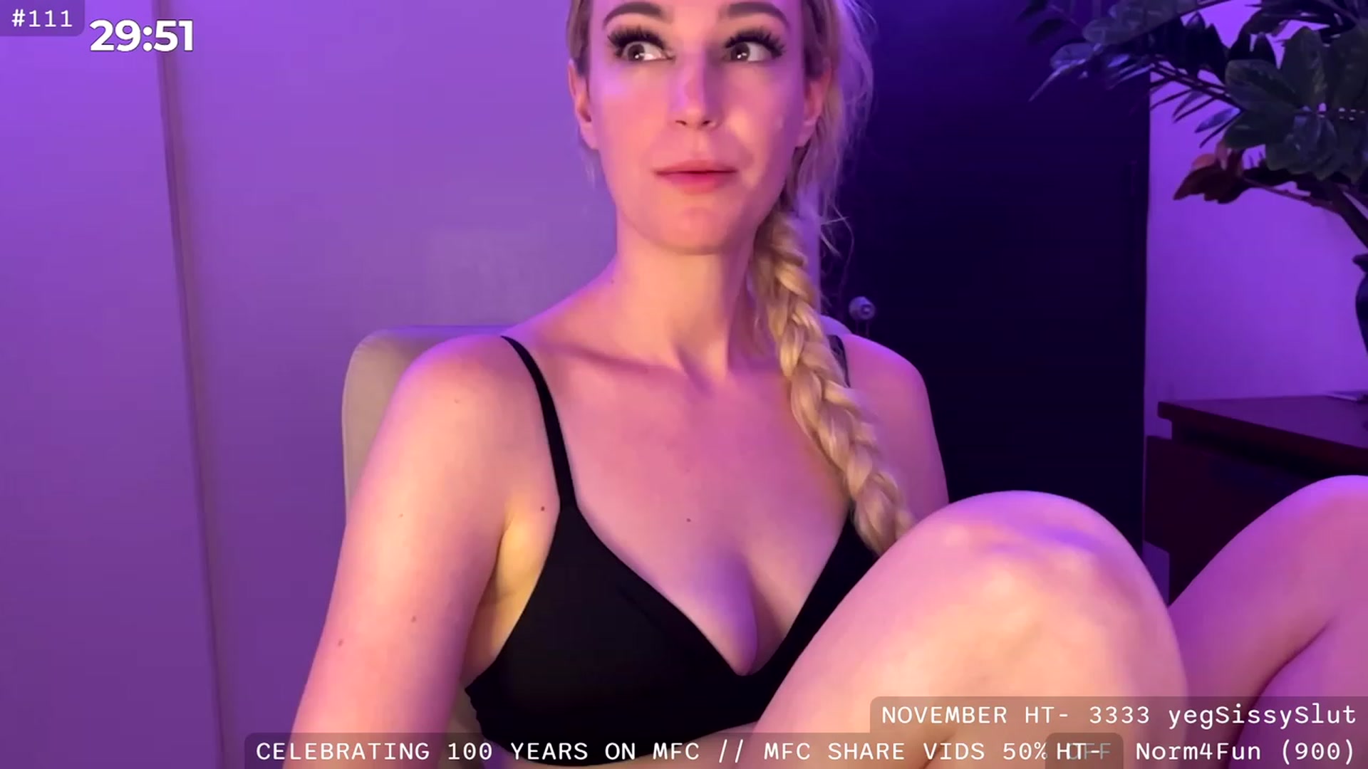 Gallery image thumbnail from JaneAllDay's myfreecams stream on, 11/25/2023, 06:39 image 7 of 20
