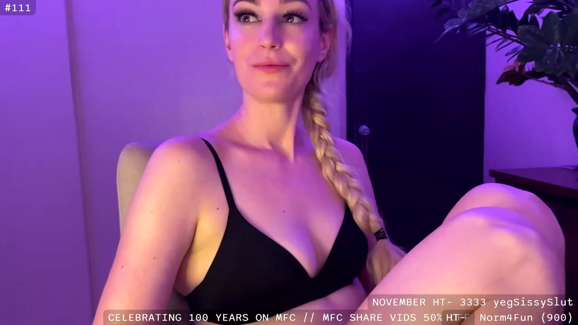 Gallery image thumbnail from JaneAllDay's myfreecams stream on, 11/25/2023, 06:39 image 6 of 20