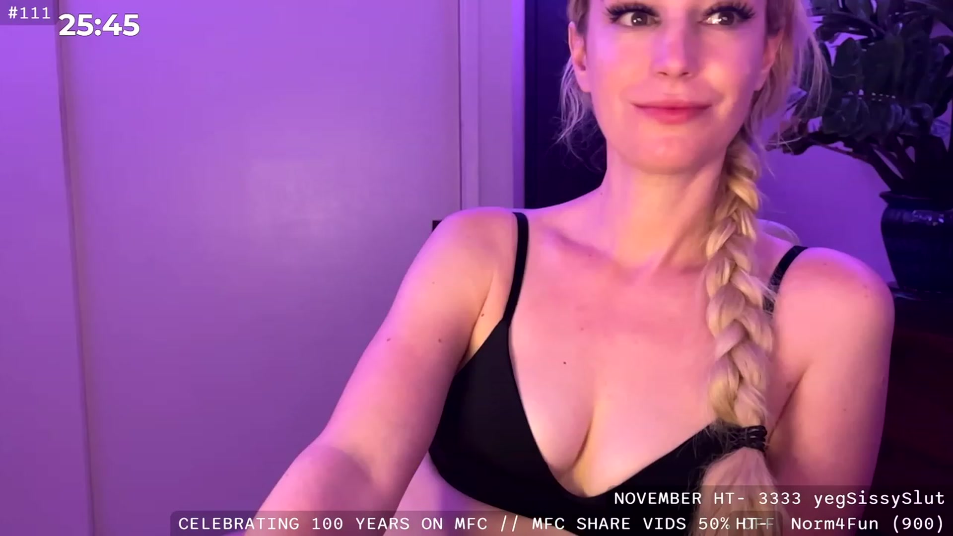 Gallery image thumbnail from JaneAllDay's myfreecams stream on, 11/25/2023, 06:39 image 11 of 20
