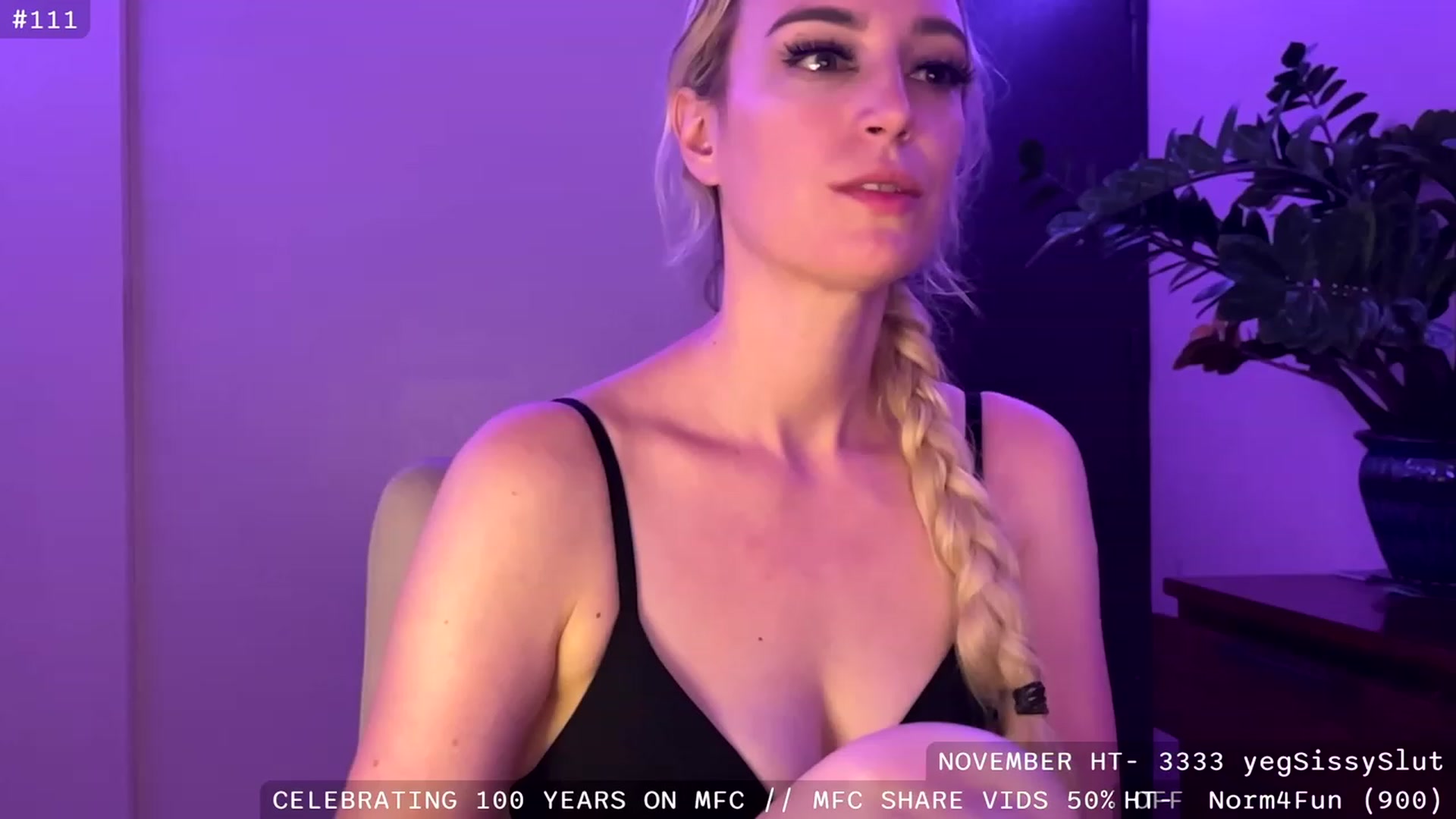 Gallery image thumbnail from JaneAllDay's myfreecams stream on, 11/25/2023, 06:39 image 4 of 20