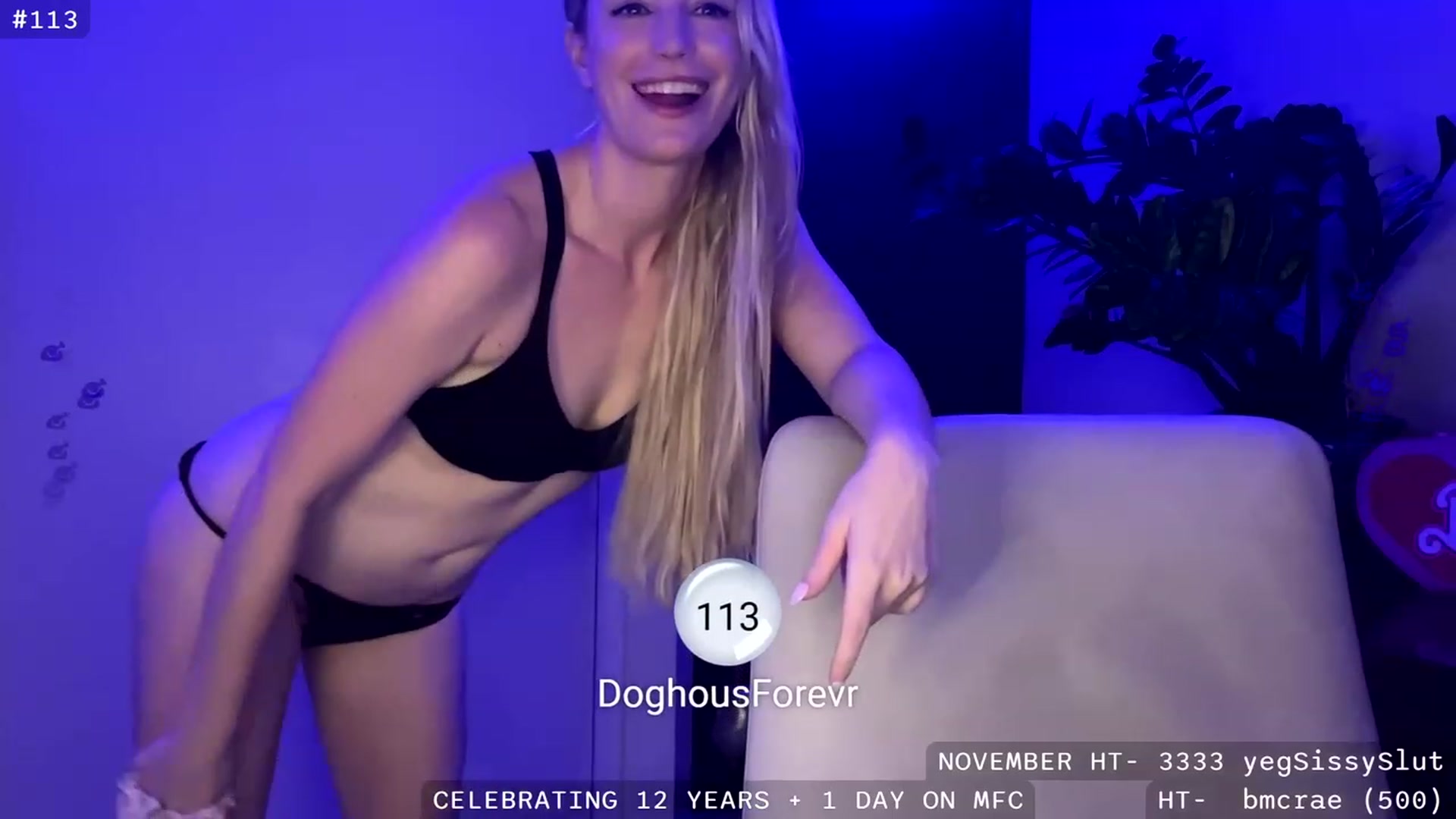 Gallery image thumbnail from JaneAllDay's myfreecams stream on, 11/26/2023, 06:28 image 5 of 20