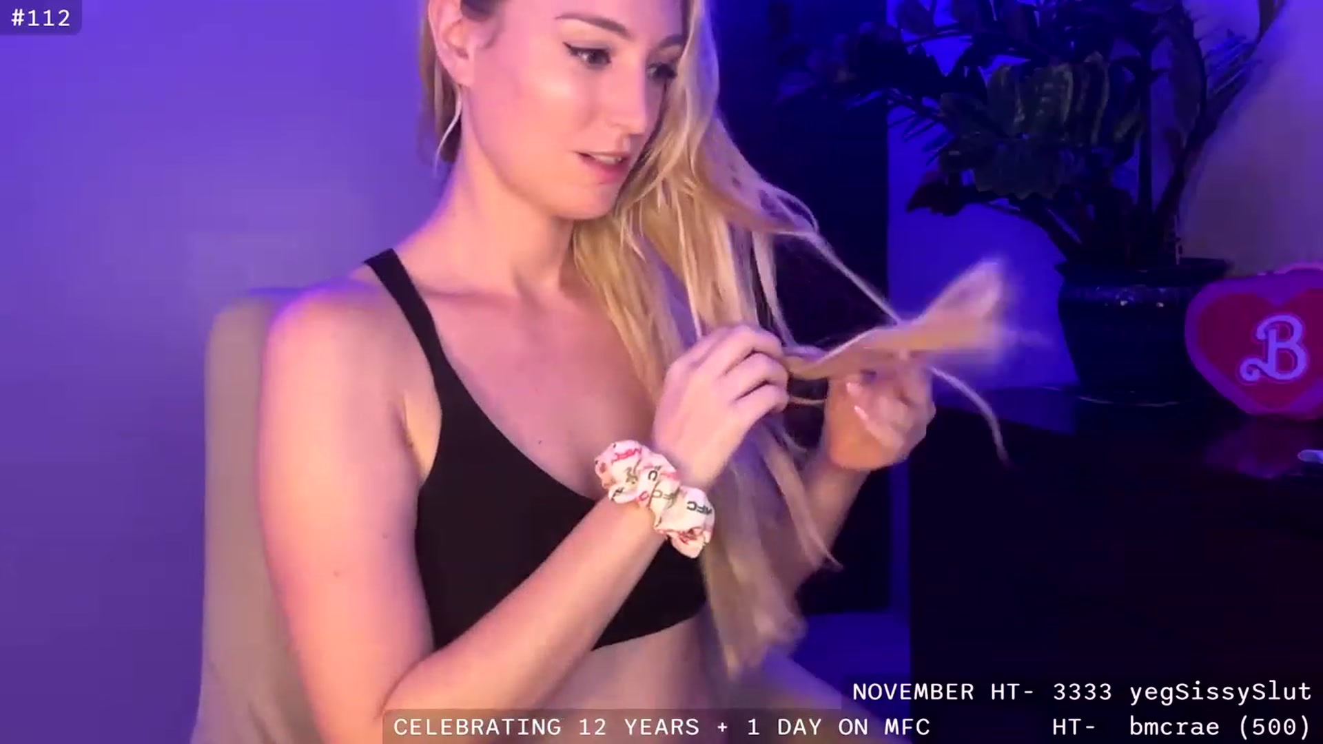 Gallery image thumbnail from JaneAllDay's myfreecams stream on, 11/26/2023, 06:28 image 2 of 20