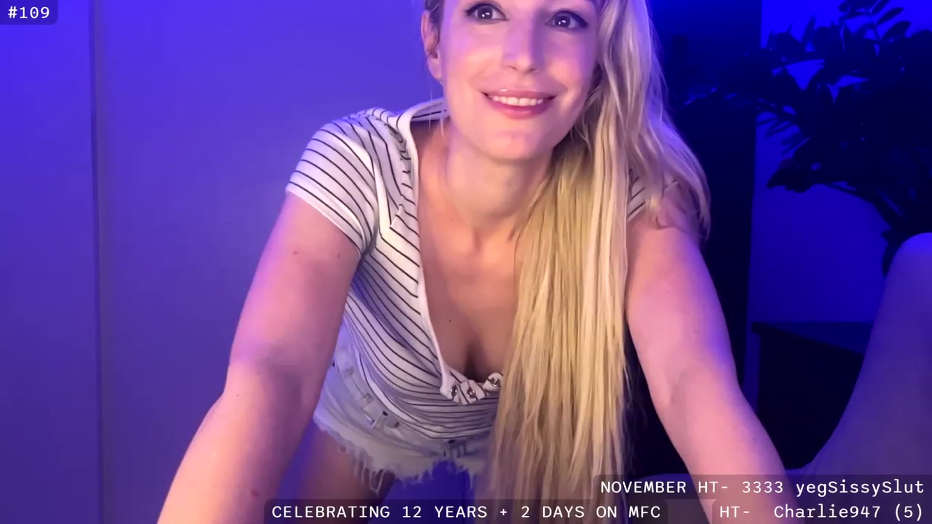 Gallery image thumbnail from JaneAllDay's myfreecams stream on, 11/27/2023, 06:15 image 3 of 20