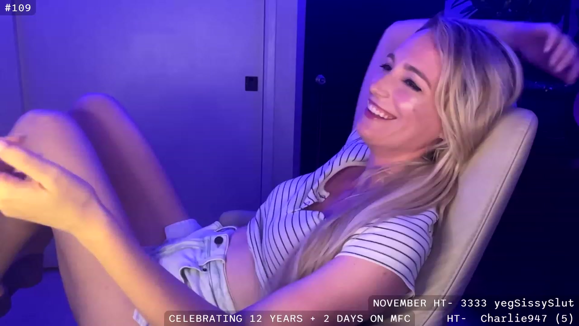 Gallery image thumbnail from JaneAllDay's myfreecams stream on, 11/27/2023, 06:15 image 7 of 20