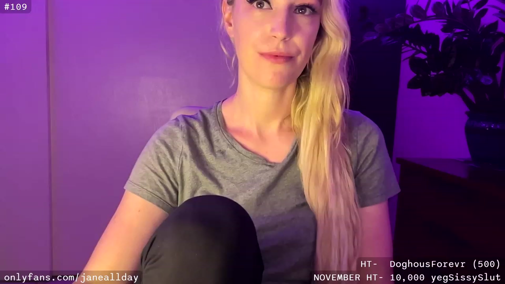 Gallery image thumbnail from JaneAllDay's myfreecams stream on, 11/30/2023, 05:31 image 18 of 20