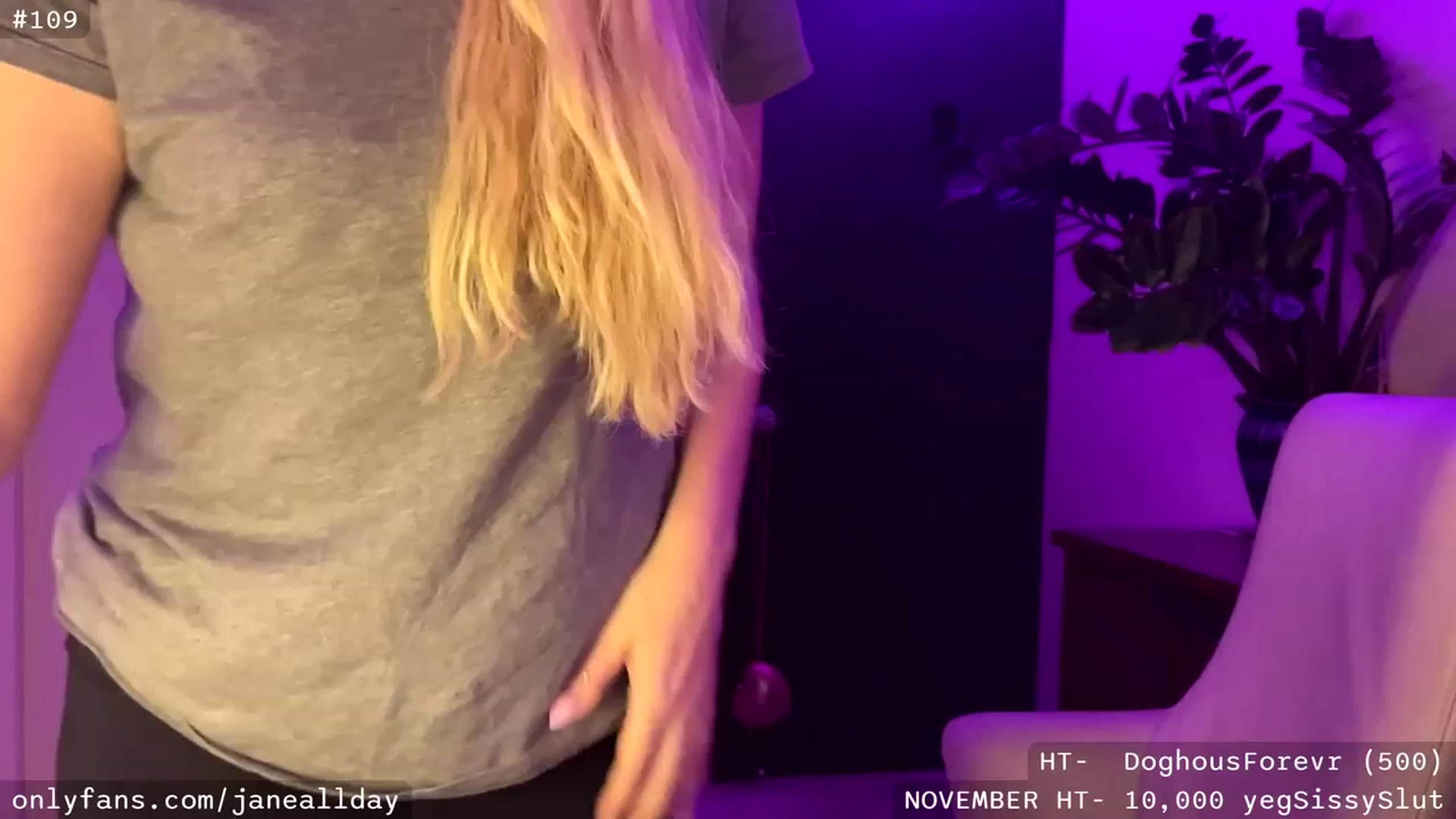 Gallery image thumbnail from JaneAllDay's myfreecams stream on, 11/30/2023, 05:31 image 17 of 20