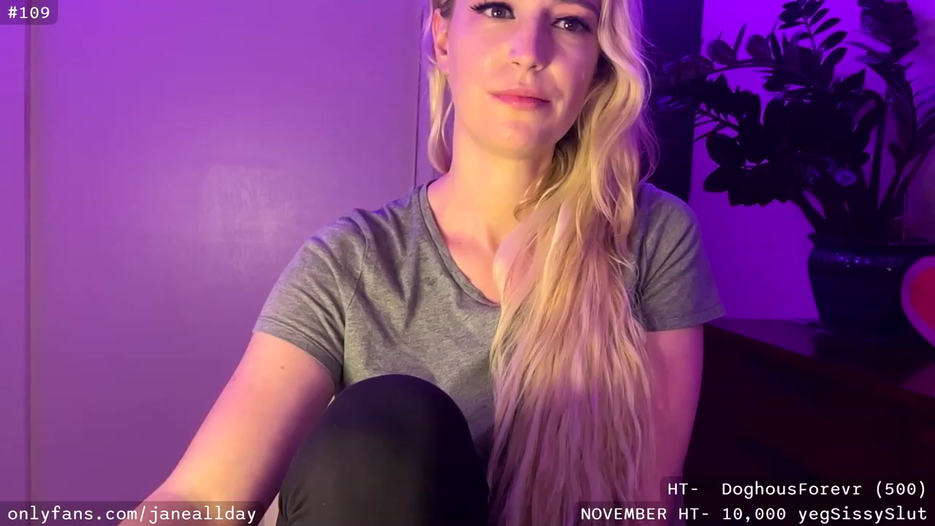 Gallery image thumbnail from JaneAllDay's myfreecams stream on, 11/30/2023, 05:31 image 7 of 20