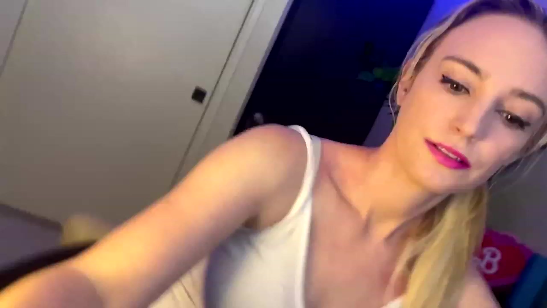 Gallery image thumbnail from JaneAllDay's myfreecams stream on, 12/04/2023, 05:21 image 1 of 20