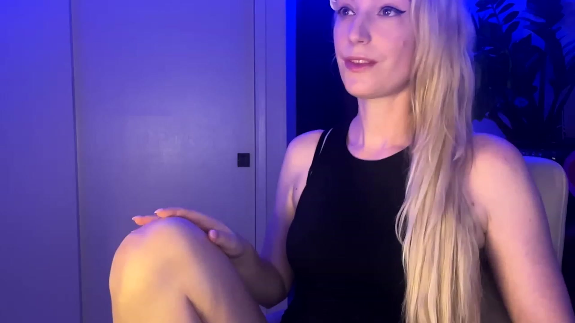 Gallery image thumbnail from JaneAllDay's myfreecams stream on, 12/05/2023, 04:30 image 14 of 20