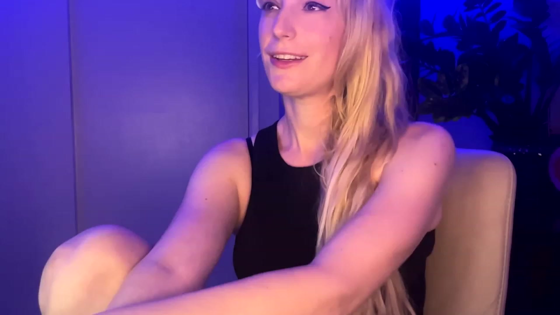 Gallery image thumbnail from JaneAllDay's myfreecams stream on, 12/05/2023, 04:30 image 15 of 20