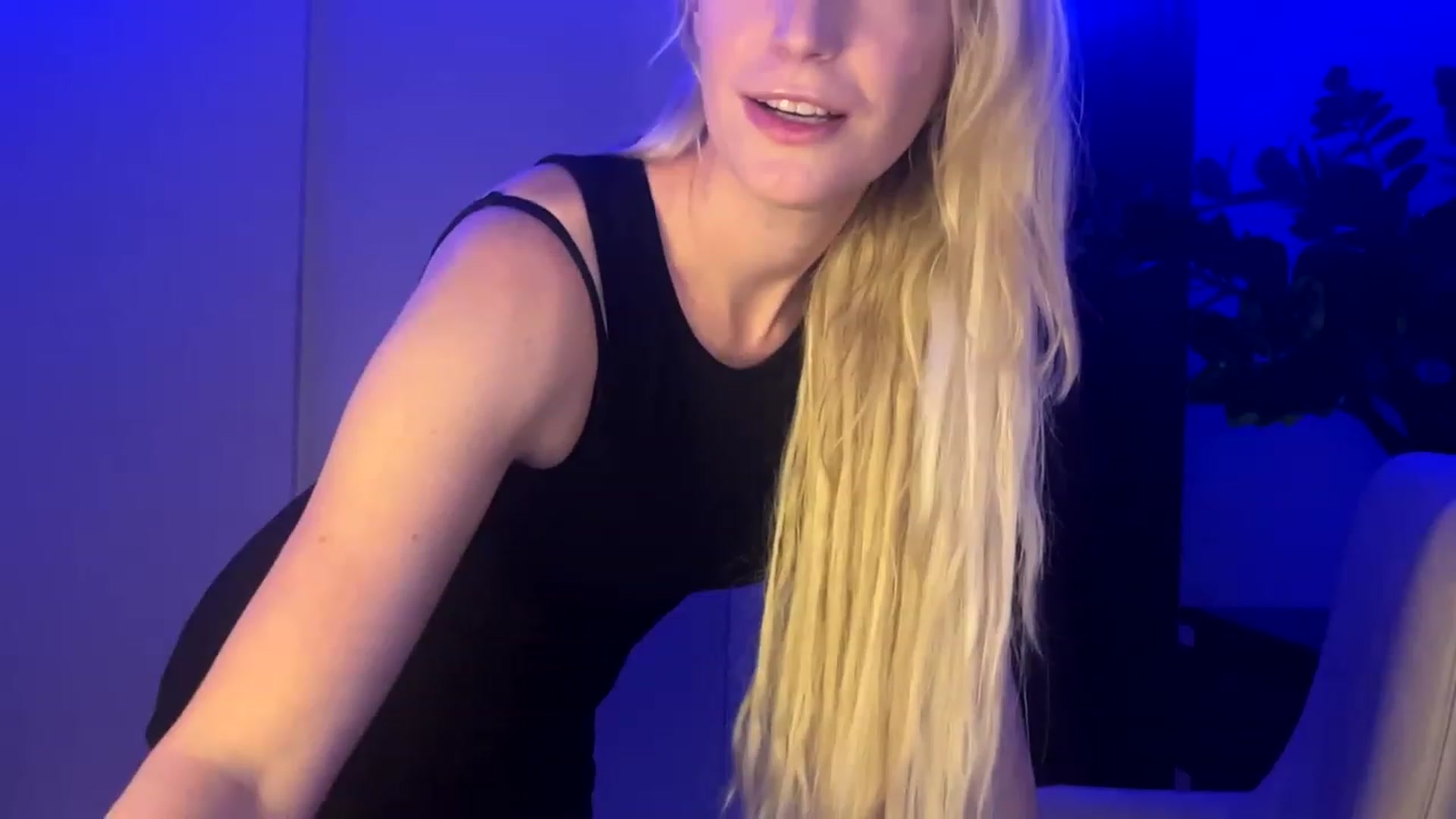 Gallery image thumbnail from JaneAllDay's myfreecams stream on, 12/05/2023, 04:30 image 10 of 20
