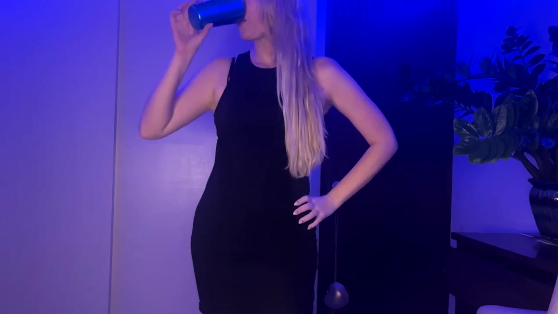 Gallery image thumbnail from JaneAllDay's myfreecams stream on, 12/05/2023, 04:30 image 11 of 20