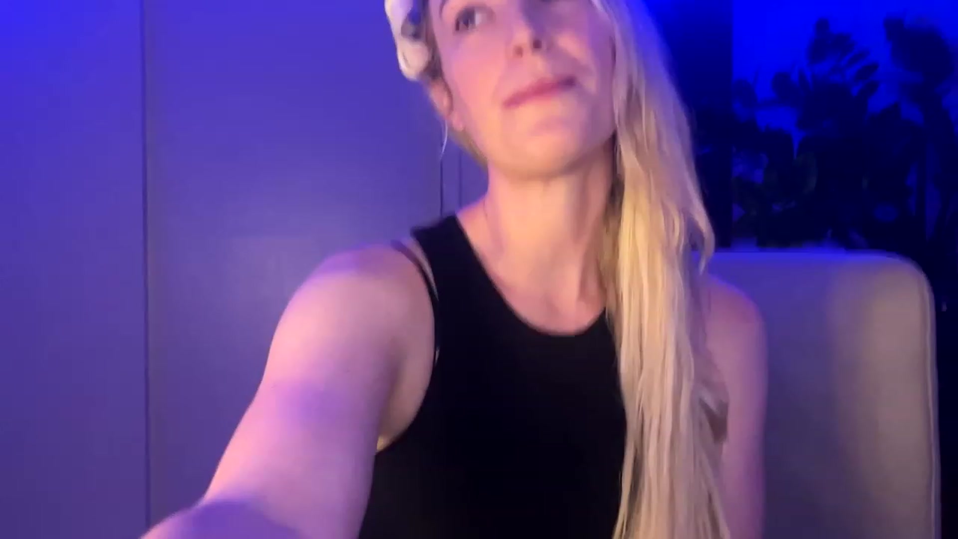Gallery image thumbnail from JaneAllDay's myfreecams stream on, 12/05/2023, 04:30 image 12 of 20