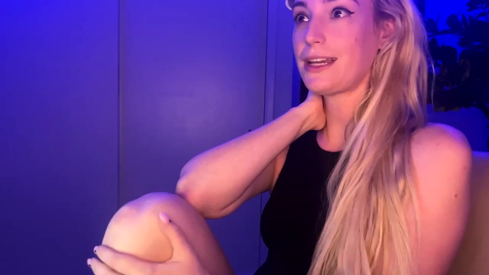 Gallery image thumbnail from JaneAllDay's myfreecams stream on, 12/05/2023, 06:16 image 5 of 20
