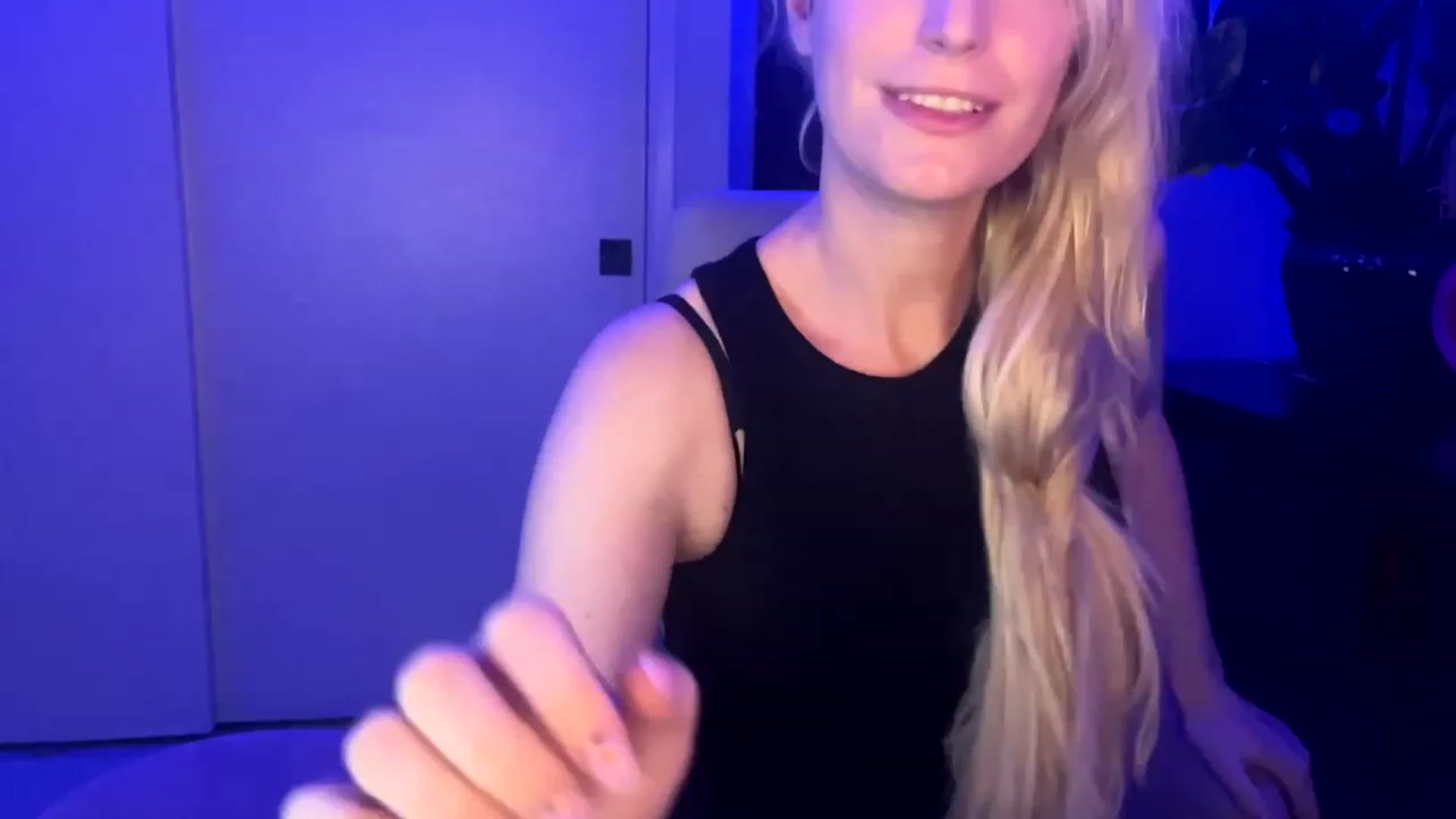 Gallery image thumbnail from JaneAllDay's myfreecams stream on, 12/05/2023, 06:16 image 2 of 20