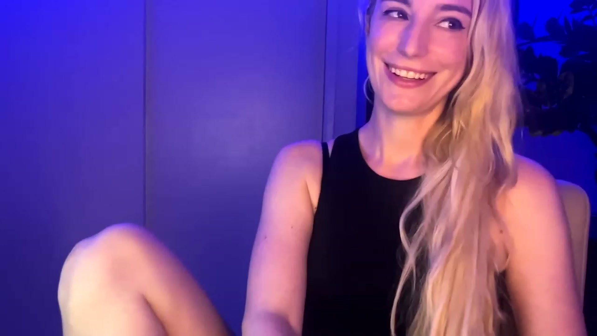 Gallery image thumbnail from JaneAllDay's myfreecams stream on, 12/05/2023, 06:16 image 4 of 20