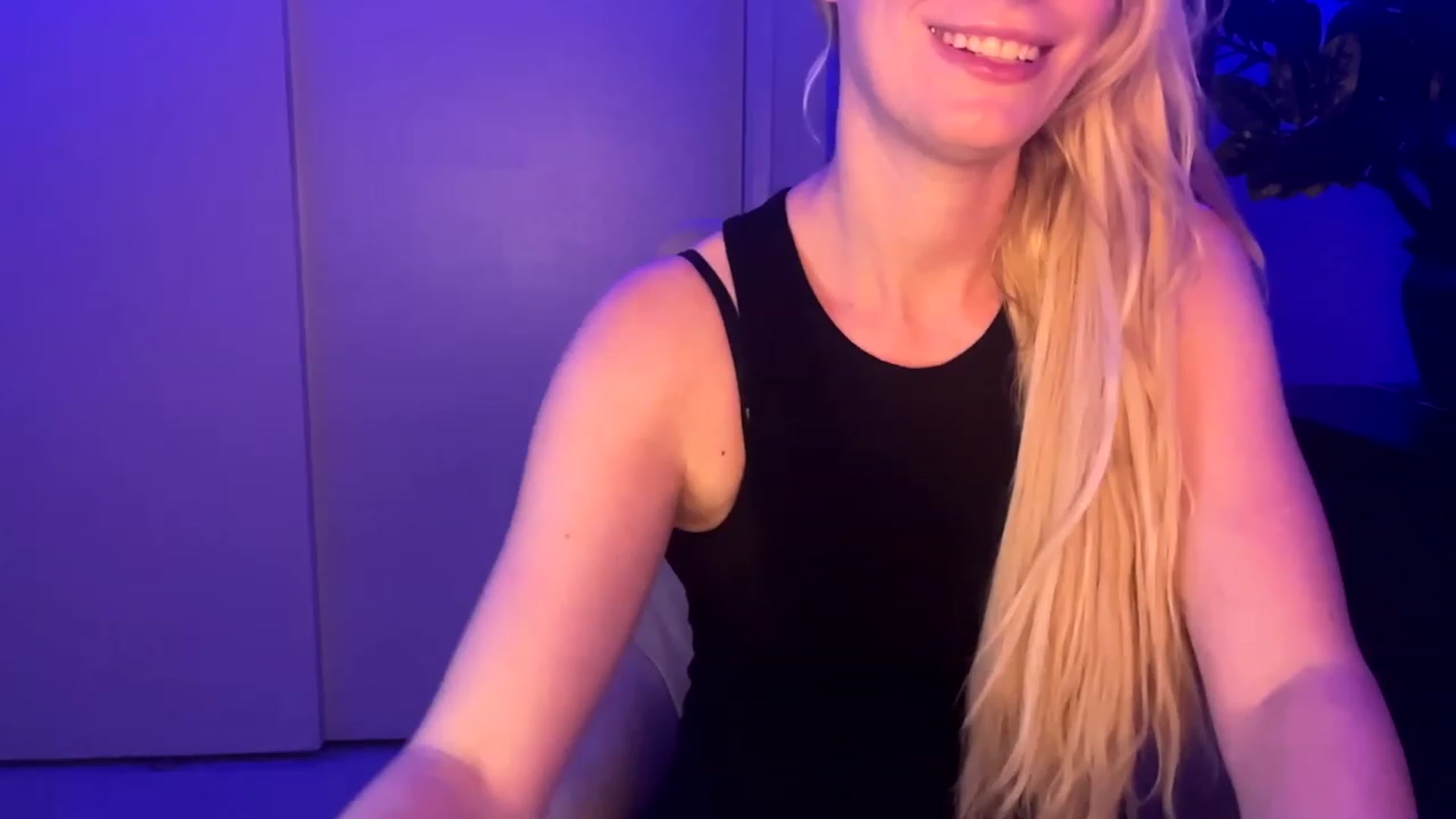 Gallery image thumbnail from JaneAllDay's myfreecams stream on, 12/05/2023, 06:16 image 3 of 20