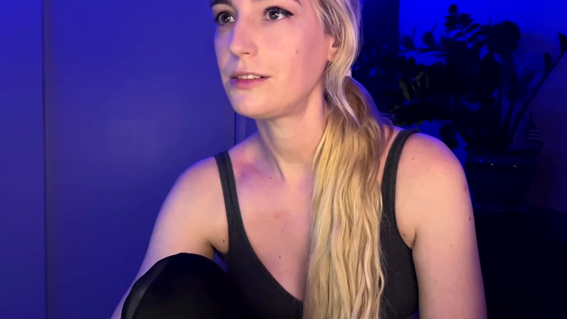 Gallery image thumbnail from JaneAllDay's myfreecams stream on, 12/06/2023, 04:29 image 15 of 20