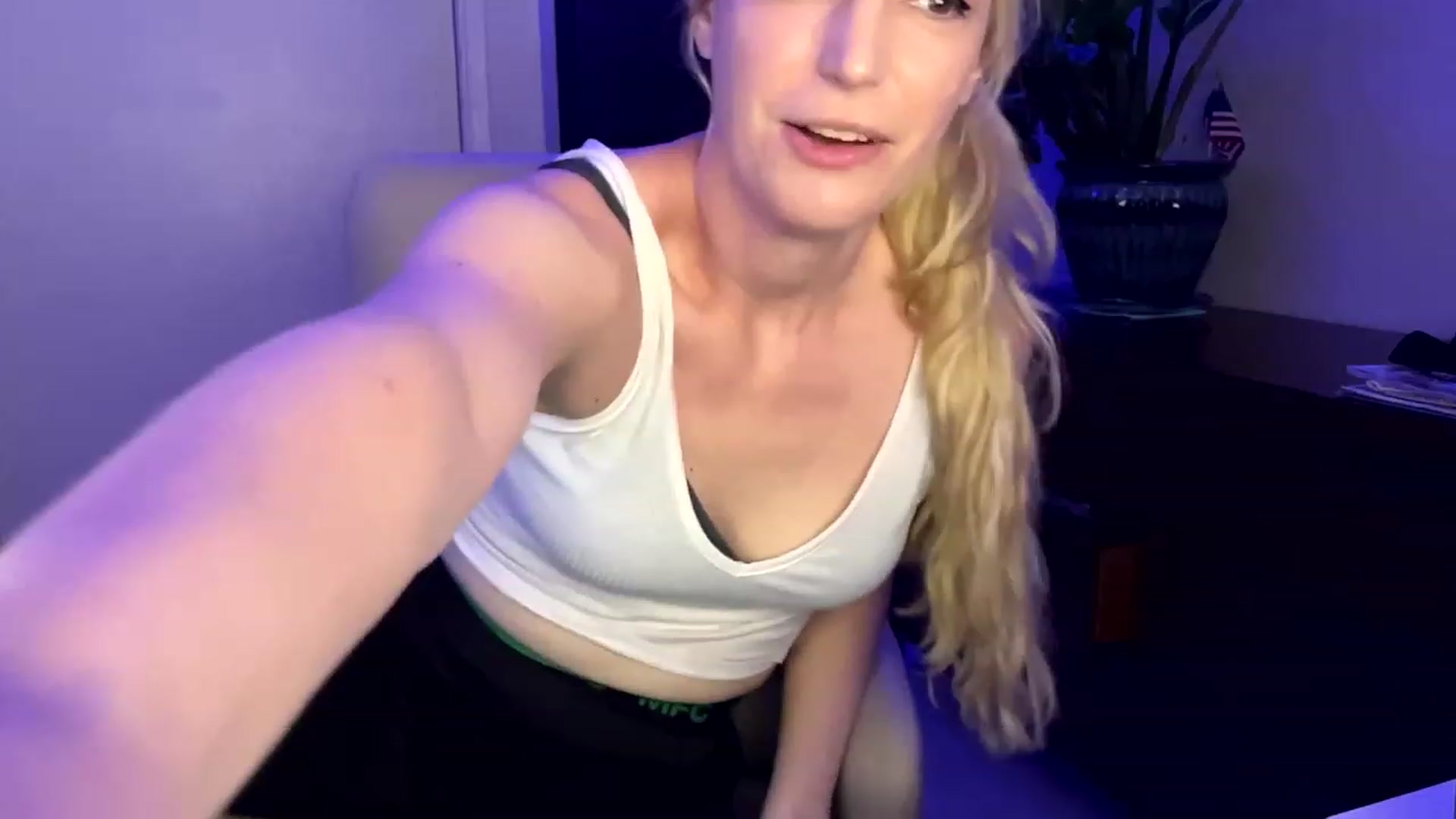Gallery image thumbnail from JaneAllDay's myfreecams stream on, 12/06/2023, 04:29 image 3 of 20
