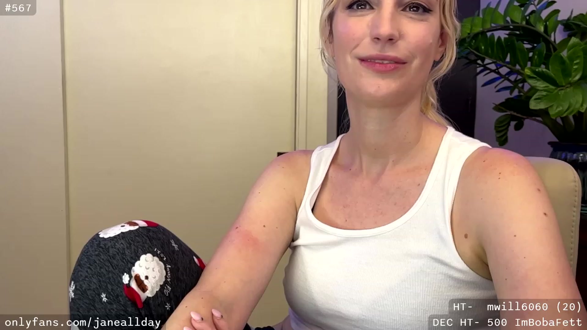 Gallery image thumbnail from JaneAllDay's myfreecams stream on, 12/08/2023, 01:55 image 10 of 20