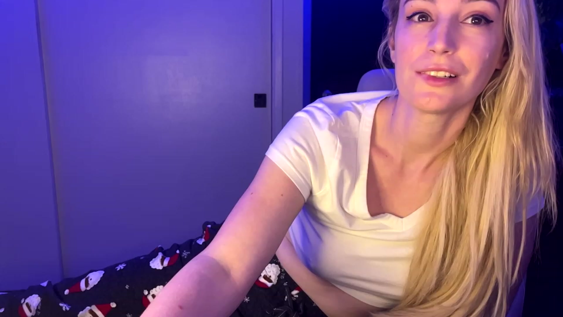 Gallery image thumbnail from JaneAllDay's myfreecams stream on, 12/15/2023, 07:03 image 5 of 20