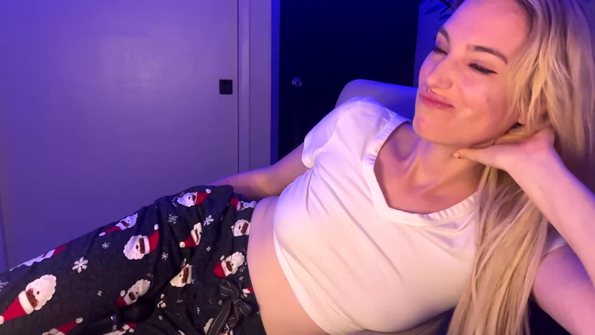 Gallery image thumbnail from JaneAllDay's myfreecams stream on, 12/15/2023, 07:03 image 7 of 20