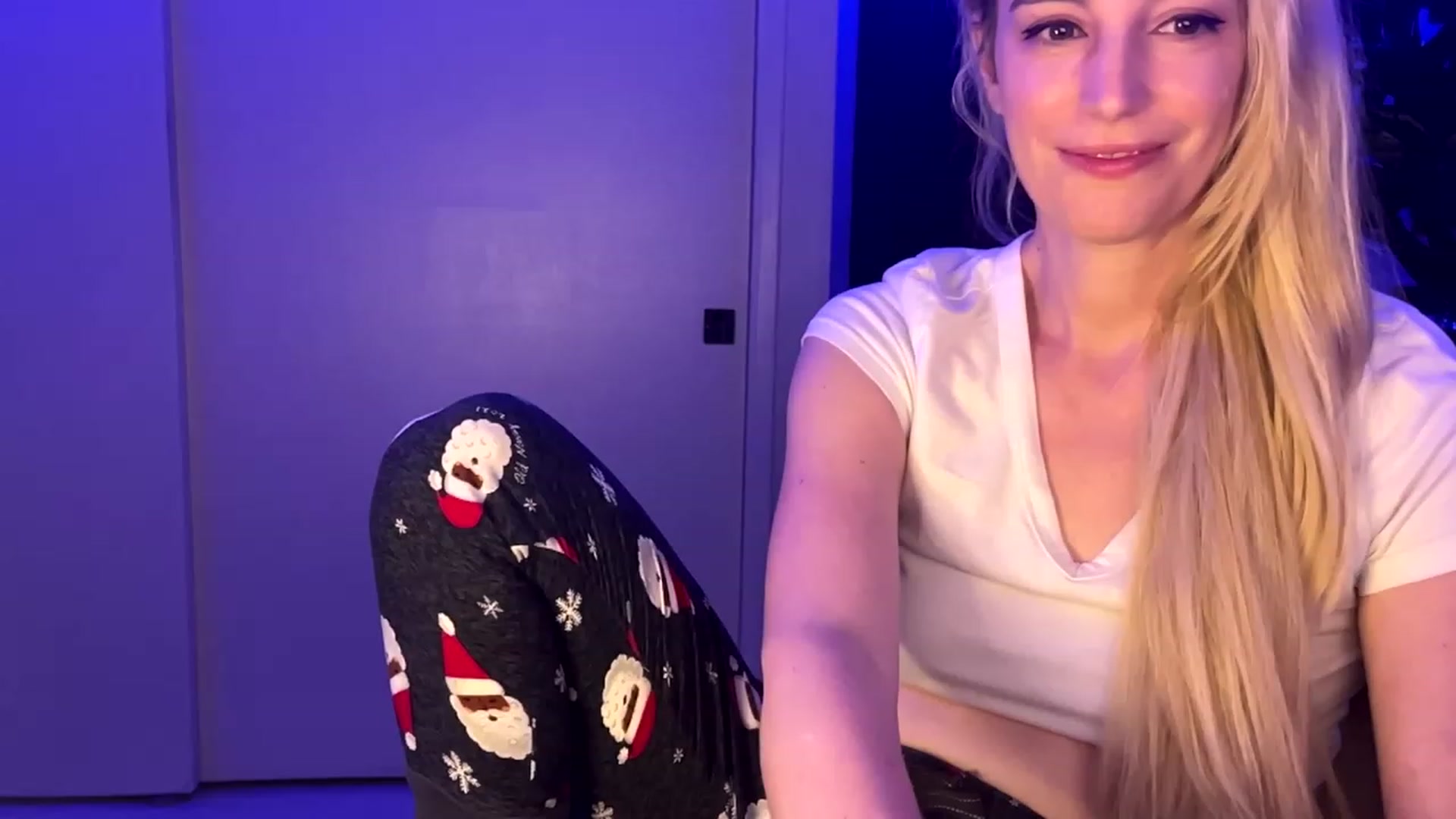 Gallery image thumbnail from JaneAllDay's myfreecams stream on, 12/15/2023, 07:03 image 4 of 20